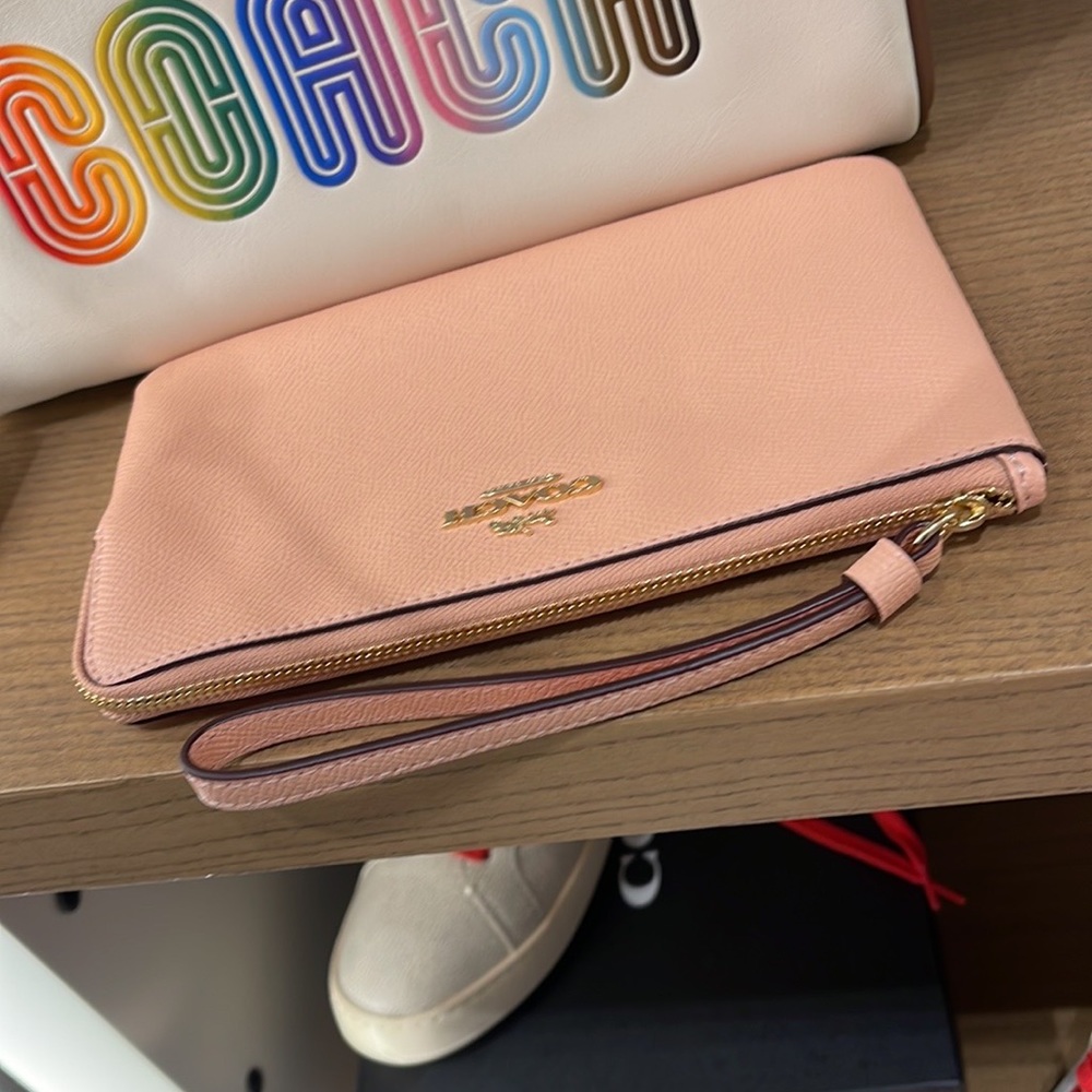 Coach Large Corner Zip Wristlet
IM/Faded Blush - Picture 9 of 16